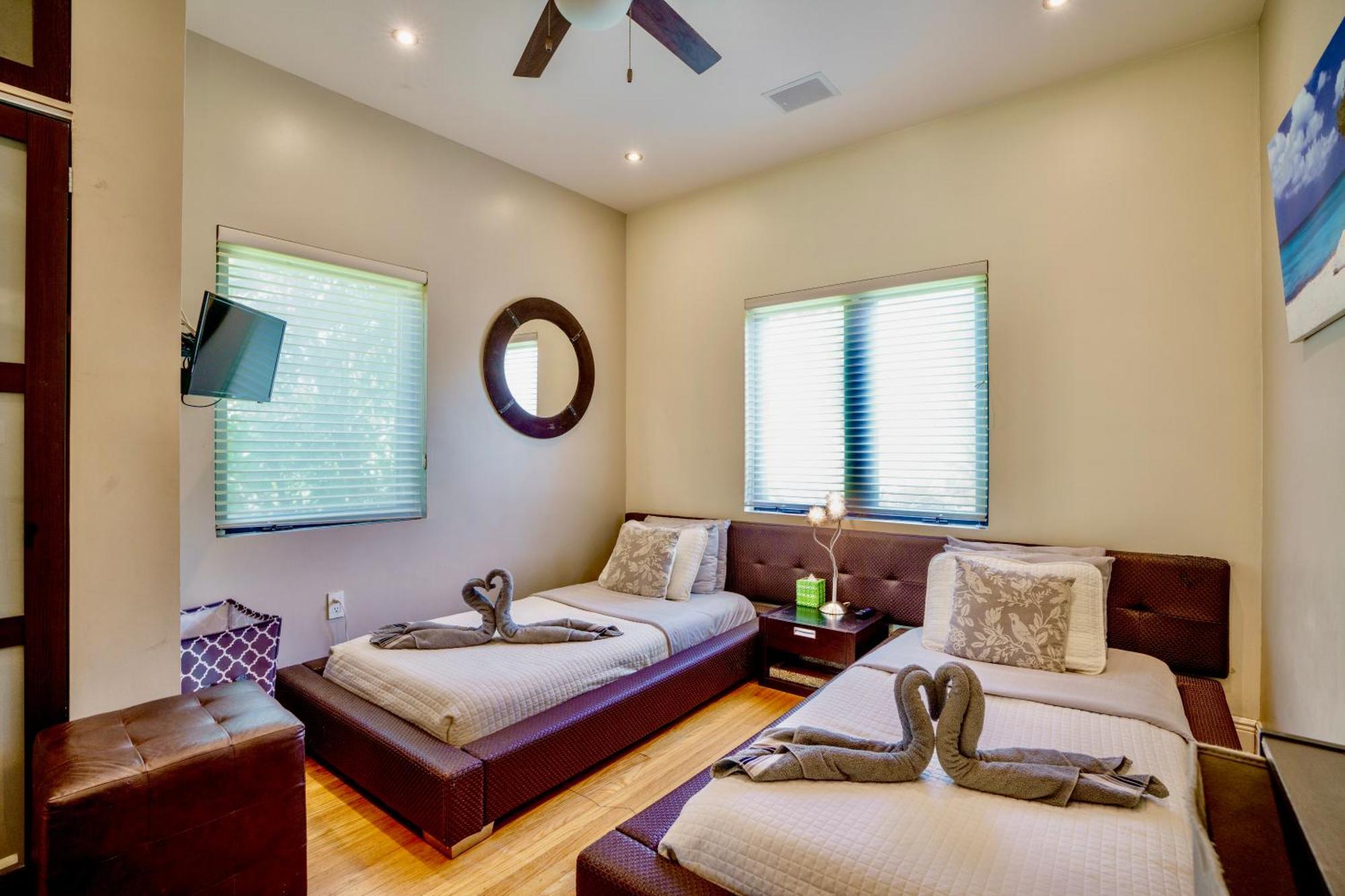 Entire Private Beautiful 2 Bedroom Plus Den House With Gated Front&Back Yard And Free Parking 10Min Drive To Miami Beach エクステリア 写真