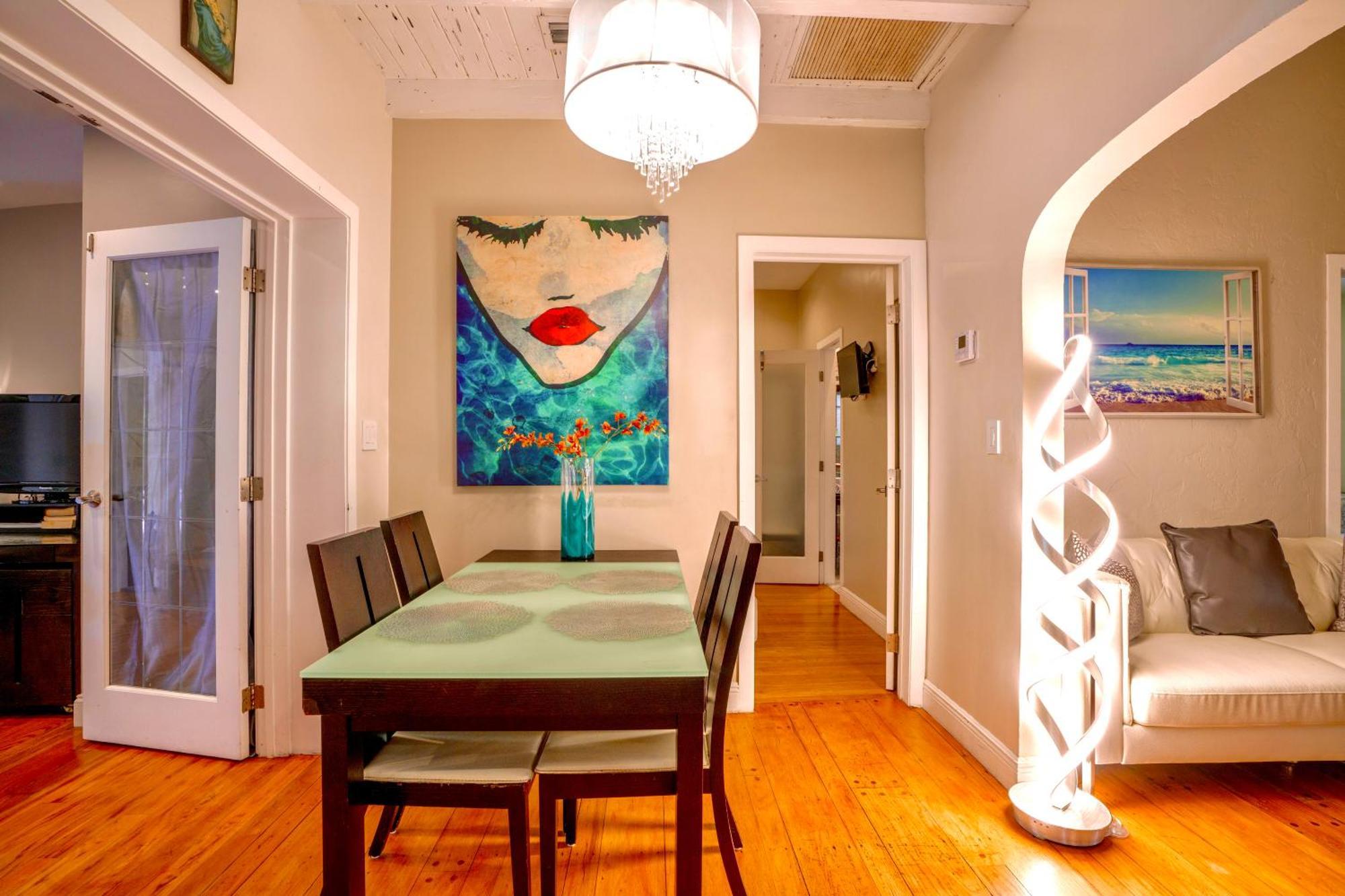 Entire Private Beautiful 2 Bedroom Plus Den House With Gated Front&Back Yard And Free Parking 10Min Drive To Miami Beach エクステリア 写真