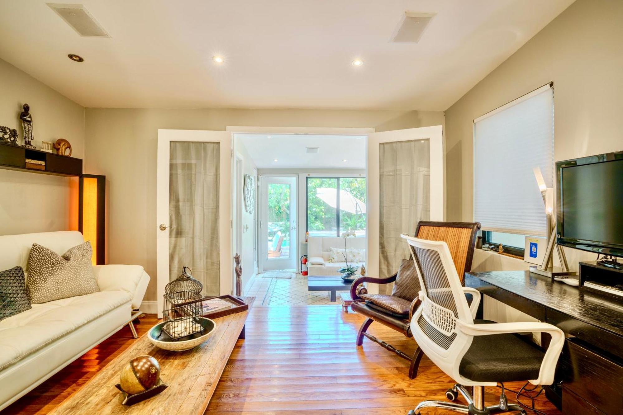 Entire Private Beautiful 2 Bedroom Plus Den House With Gated Front&Back Yard And Free Parking 10Min Drive To Miami Beach エクステリア 写真