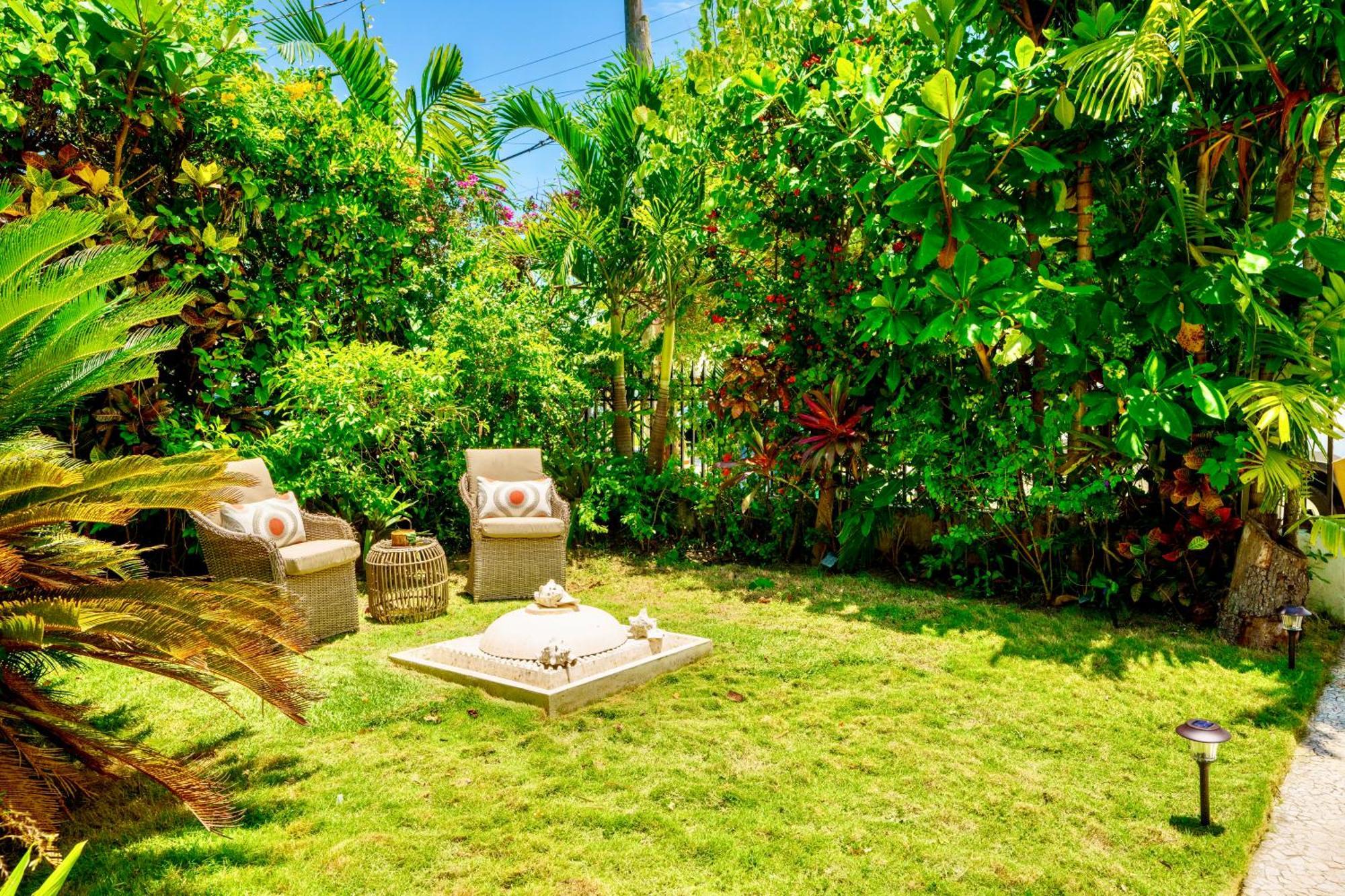 Entire Private Beautiful 2 Bedroom Plus Den House With Gated Front&Back Yard And Free Parking 10Min Drive To Miami Beach エクステリア 写真