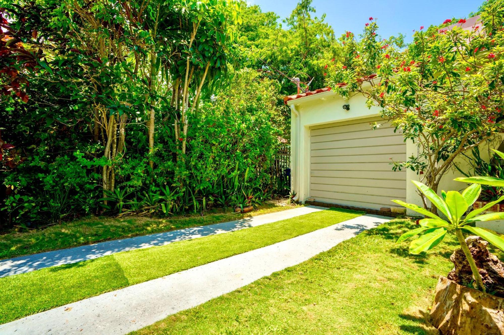 Entire Private Beautiful 2 Bedroom Plus Den House With Gated Front&Back Yard And Free Parking 10Min Drive To Miami Beach エクステリア 写真